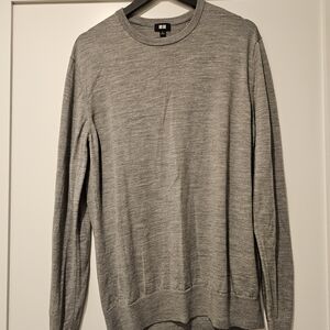 Uniqlo Men's Light Gray Crewneck Sweater